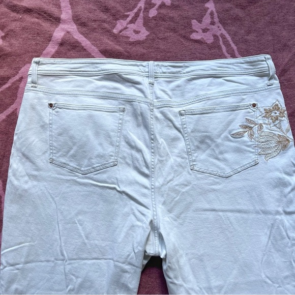 Pilcro by Anthropologie The Slim Boyfriend High Rise Embroidered Stretch Jeans - Picture 8 of 11